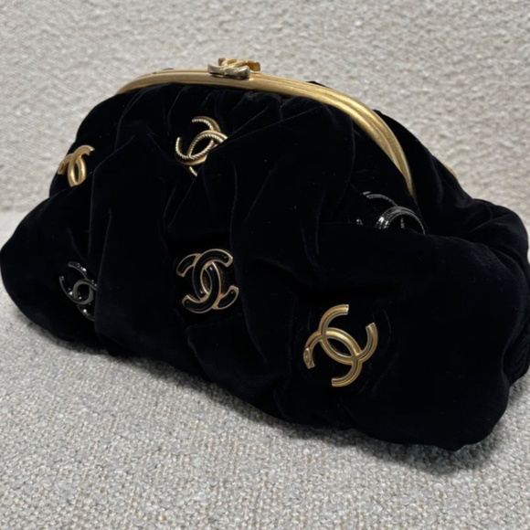 Authentic Pre-Owned Chanel CC Chain Dome Frame Clutch Embellishment Velvet - Picture 2 of 15